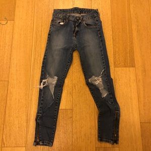 Skinny jeans w zipper on bottom